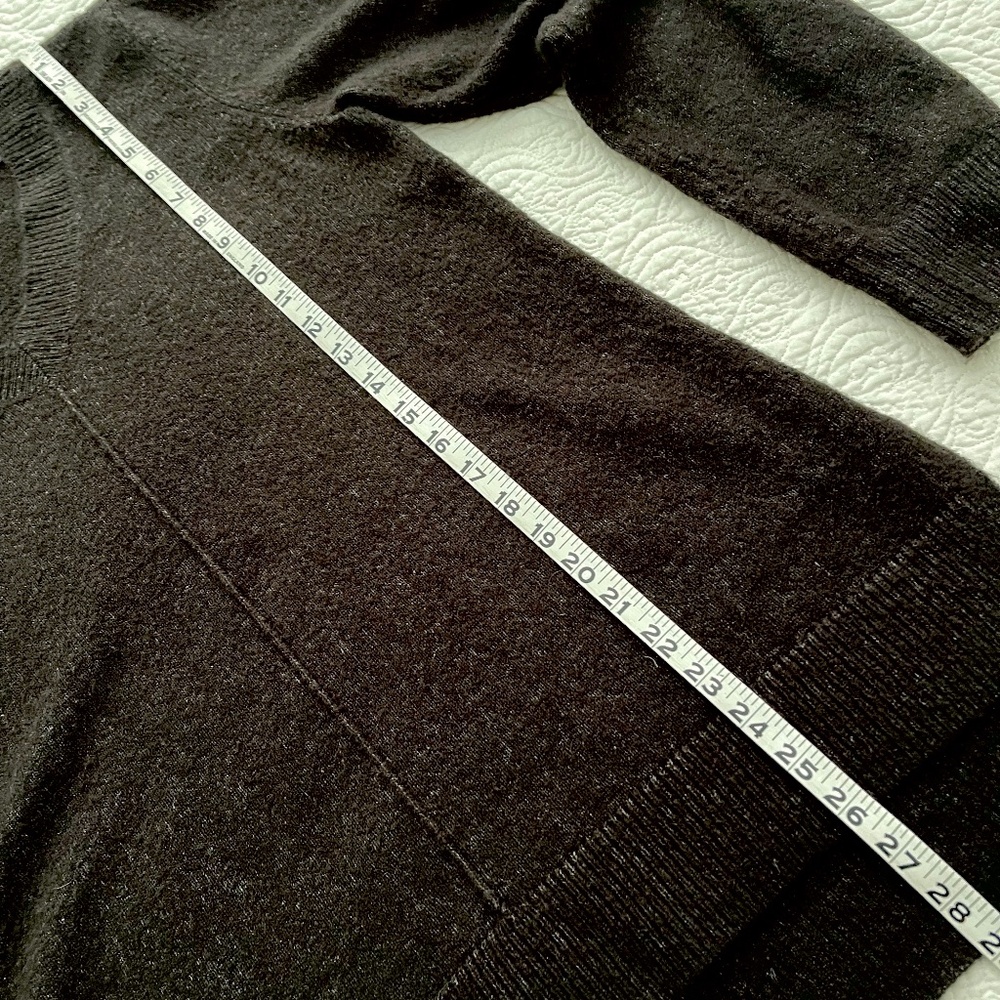 Cable and Gauge Long Length Long Sleeve Charcoal Gray V-Neck Sweater Size Large - Picture 9 of 15